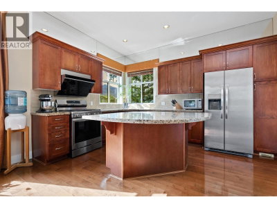 300 OCEAN CREST Drive | West Vancouver British Columbia | Slide Image Eight
