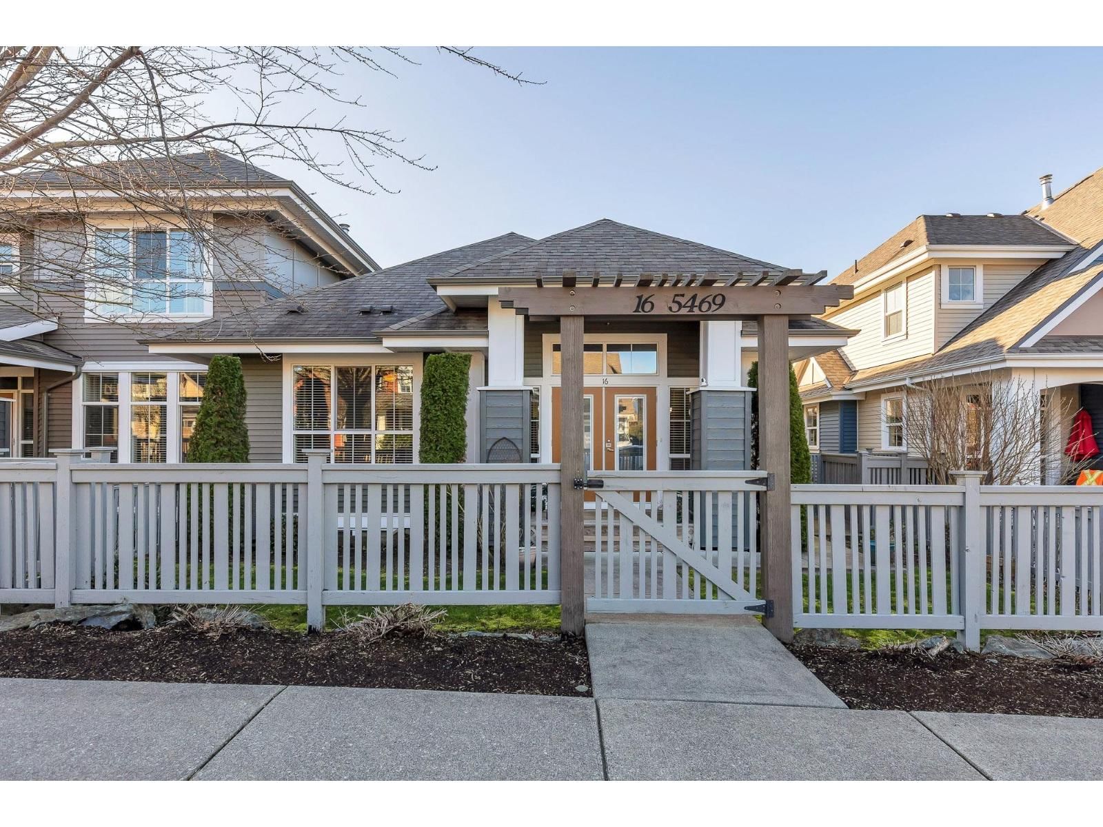 5469 CHINOOK Street, Chilliwack, British Columbia V2R 0T5