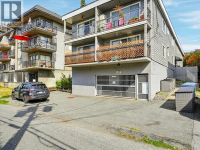 137 5TH Street | North Vancouver British Columbia | Slide Image Twenty-four