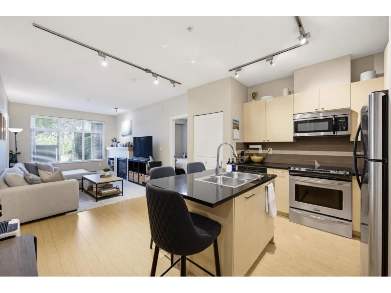 6500 194 Street Surrey British Columbia, V4N 5X4 - 2 Bedrooms Condo For Sale