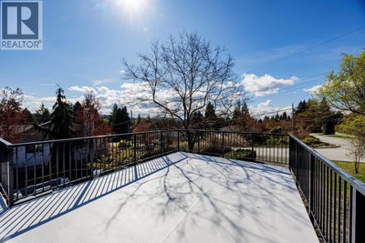 2094 VIEWLYNN Drive | North Vancouver British Columbia | Slide Image Thirteen