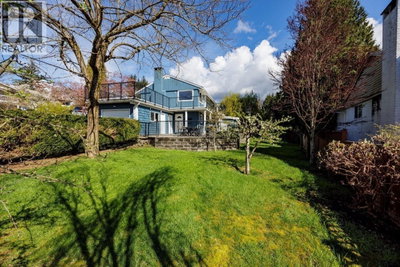 2094 VIEWLYNN Drive | North Vancouver British Columbia | Slide Image Seventeen