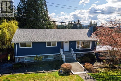 2094 VIEWLYNN Drive | North Vancouver British Columbia | Slide Image Two