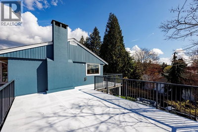 2094 VIEWLYNN Drive | North Vancouver British Columbia | Slide Image Thirty