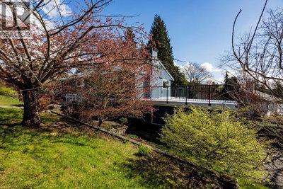 2094 VIEWLYNN Drive | North Vancouver British Columbia | Slide Image Thirty-eight