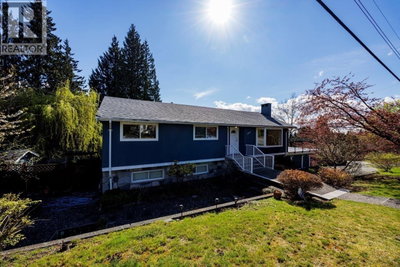 2094 VIEWLYNN Drive | North Vancouver British Columbia | Slide Image Forty