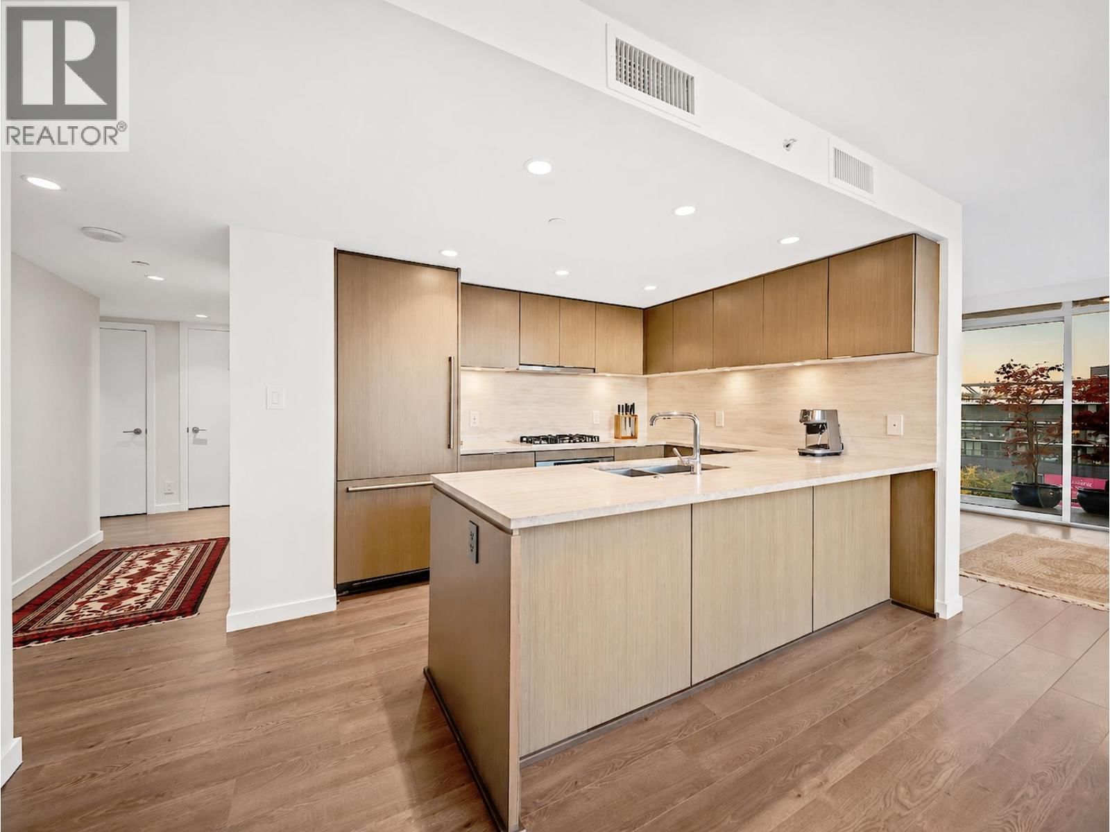704 - 125 14TH STREET Image 6