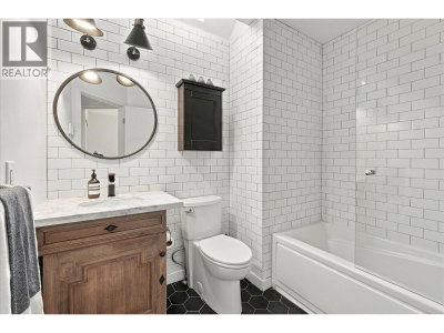 2014 LONDON Lane | Whistler British Columbia | Slide Image Fifteen