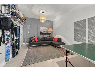 2014 LONDON Lane | Whistler British Columbia | Slide Image Nineteen