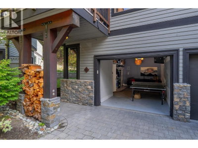 2014 LONDON Lane | Whistler British Columbia | Slide Image Twenty-one