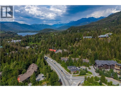 2014 LONDON Lane | Whistler British Columbia | Slide Image Twenty-two