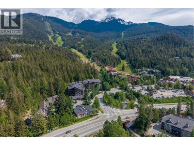 2014 LONDON Lane | Whistler British Columbia | Slide Image Twenty-four