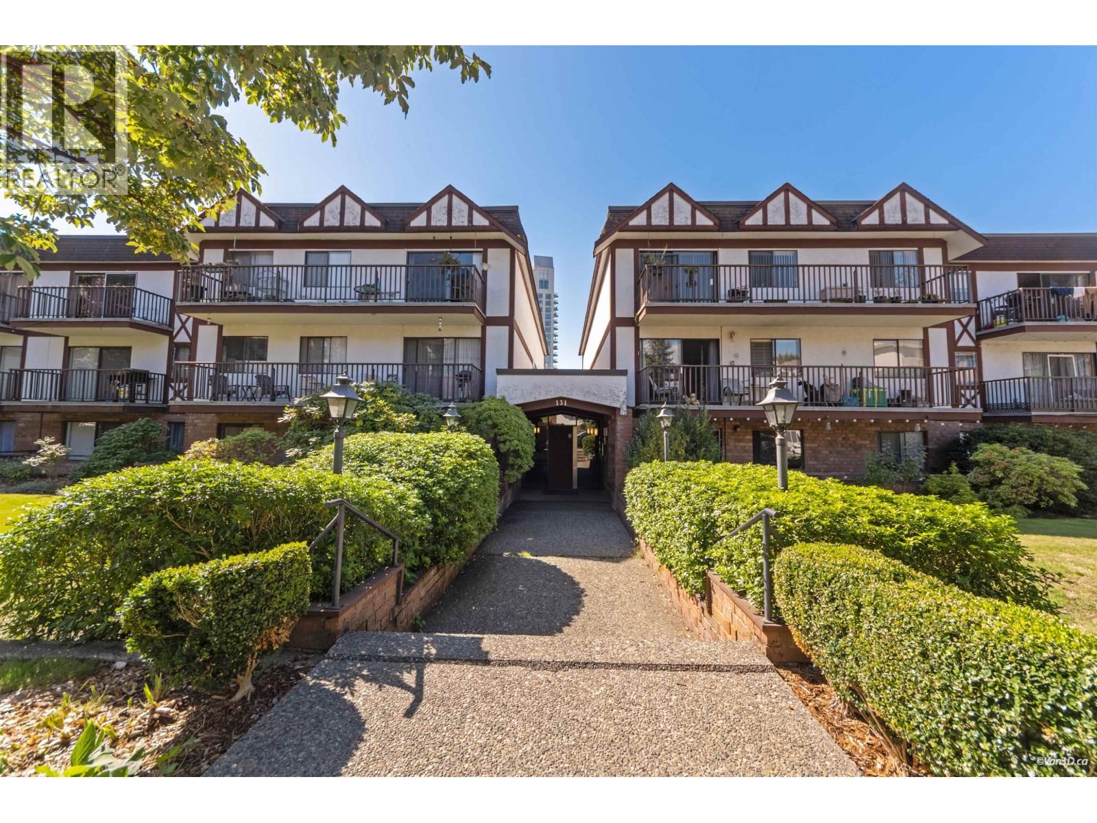 131 4TH Street, North Vancouver, British Columbia V7M 3C8