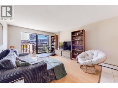 131 4TH Street | North Vancouver British Columbia | Slide Image Two