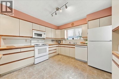 3836 SEFTON Street | Port Coquitlam British Columbia | Slide Image Seven
