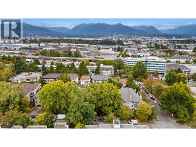 853 7 Avenue | Vancouver British Columbia | Slide Image Twenty-four