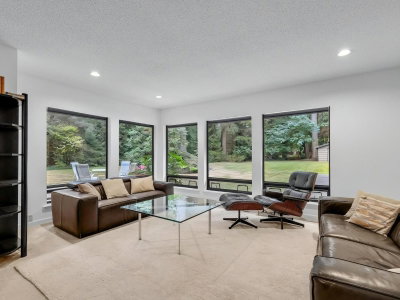 2910 CHANTRELL Place | Surrey British Columbia | Slide Image Fifteen