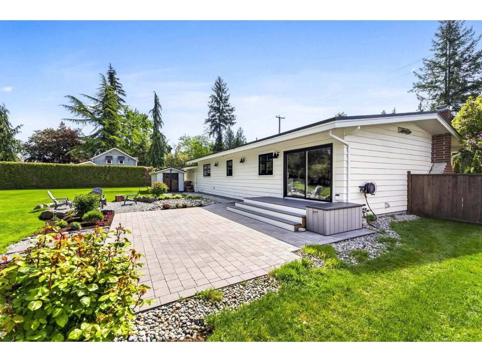 24633 56 Avenue, Langley, British Columbia V2Z 1B9