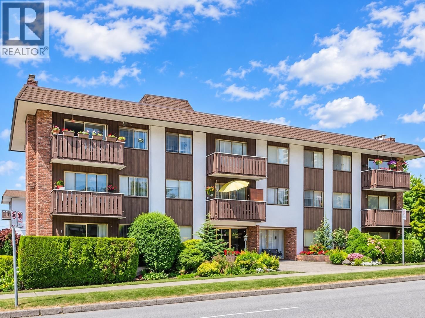 1345 CHESTERFIELD Avenue, North Vancouver, British Columbia V7M 2N1