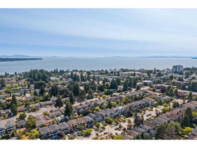 15554 RUSSELL Avenue | White Rock British Columbia | Slide Image Thirty-two