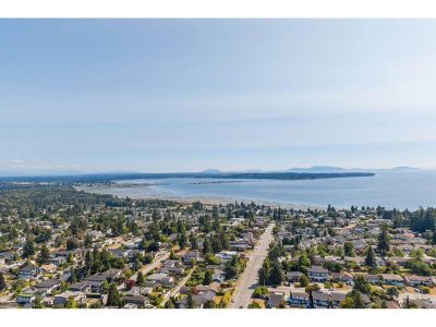 15554 RUSSELL Avenue | White Rock British Columbia | Slide Image Thirty-three