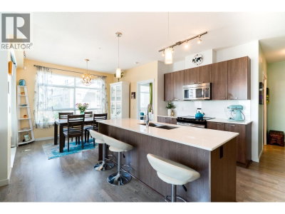 617 SMITH Avenue | Coquitlam British Columbia | Slide Image Three