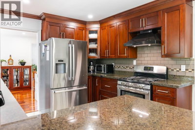432 RIVERVIEW Crescent | Coquitlam British Columbia | Slide Image Eight