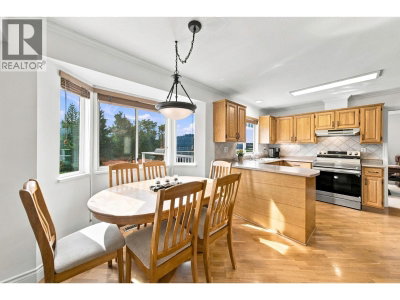 3950 SPARROW Lane | North Vancouver British Columbia | Slide Image Twelve