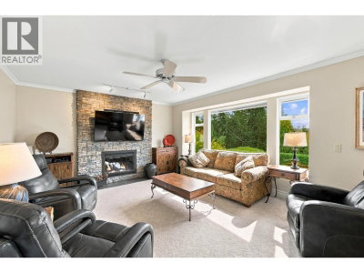 3950 SPARROW Lane | North Vancouver British Columbia | Slide Image Thirteen