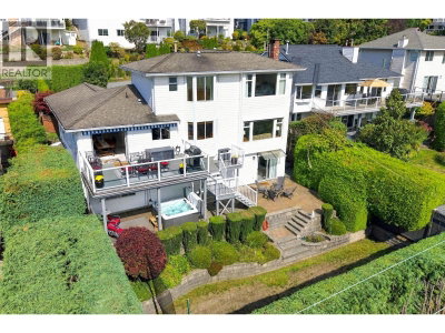 3950 SPARROW Lane | North Vancouver British Columbia | Slide Image Thirty-five