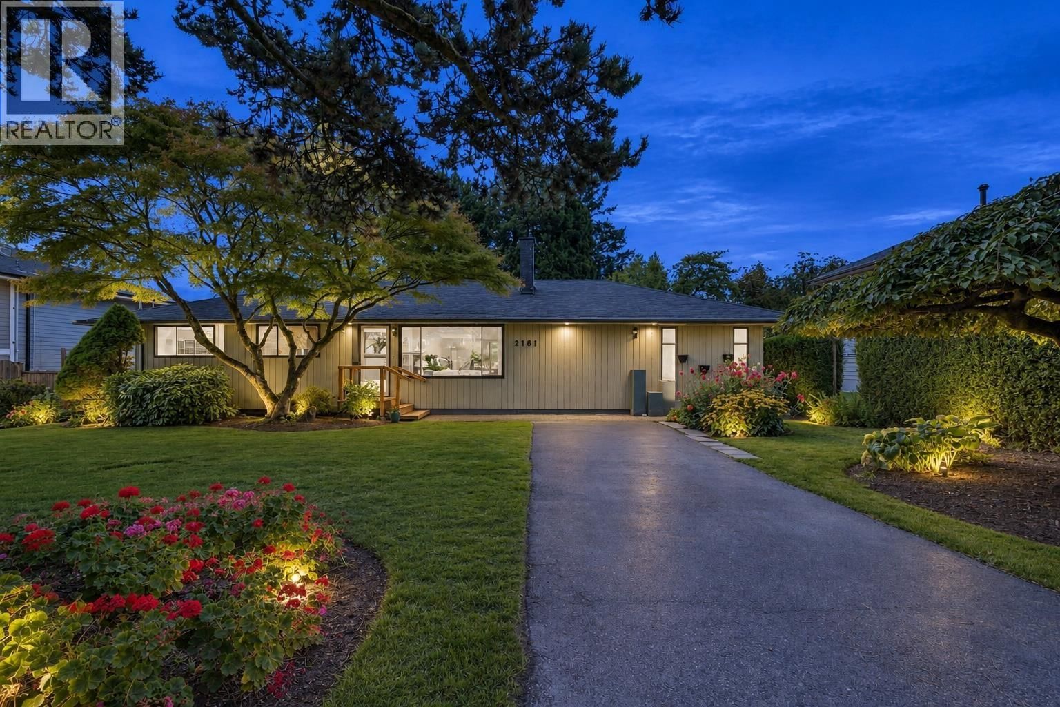 2161 FLORALYNN Crescent, North Vancouver, British Columbia V7J 2W3