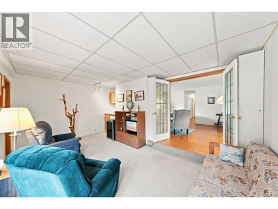 2161 FLORALYNN Crescent | North Vancouver British Columbia | Slide Image Thirteen