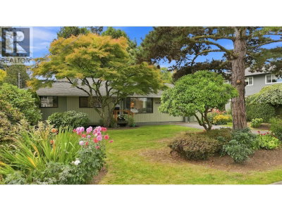 2161 FLORALYNN Crescent | North Vancouver British Columbia | Slide Image Thirty-one