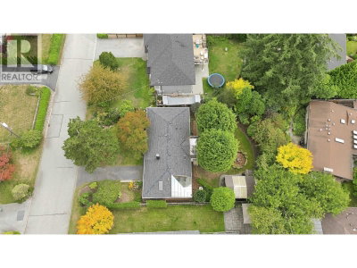 2161 FLORALYNN Crescent | North Vancouver British Columbia | Slide Image Thirty-four