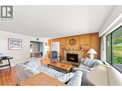2161 FLORALYNN Crescent | North Vancouver British Columbia | Slide Image Four