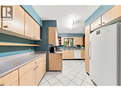 2161 FLORALYNN Crescent | North Vancouver British Columbia | Slide Image Nine