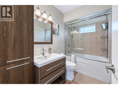 430 KINGS Road | North Vancouver British Columbia | Slide Image Thirteen