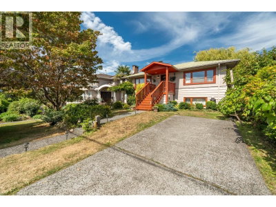 430 KINGS Road | North Vancouver British Columbia | Slide Image Two