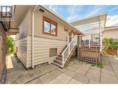 430 KINGS Road | North Vancouver British Columbia | Slide Image Thirty