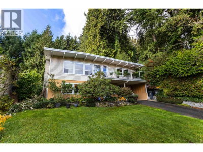 3063 ROYAL Avenue | North Vancouver British Columbia | Slide Image Fourteen