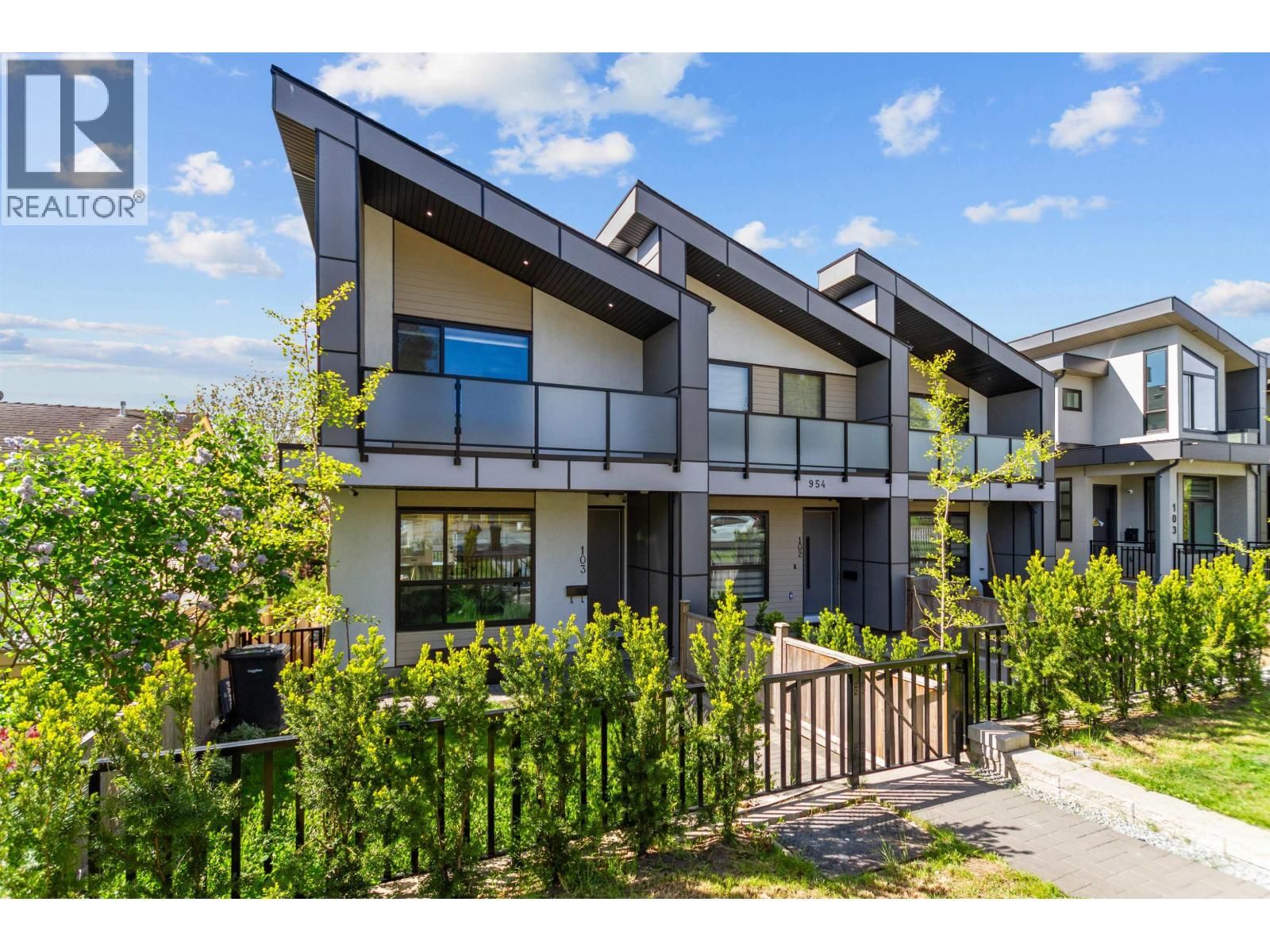 954 EDGAR Avenue, Coquitlam, British Columbia V3K 2J9