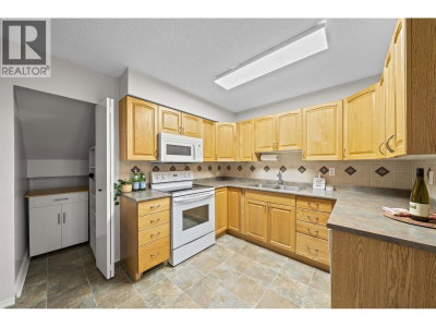 231 BALMORAL Place | Port Moody British Columbia | Slide Image Ten