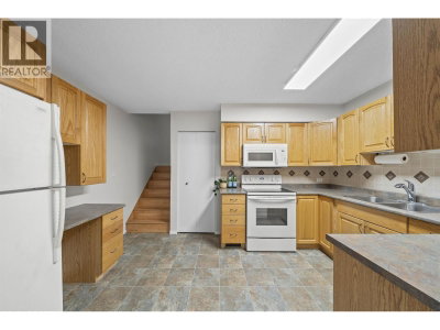 231 BALMORAL Place | Port Moody British Columbia | Slide Image Nine