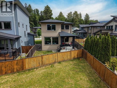39340 FALCON Crescent | Squamish British Columbia | Slide Image Twenty-four