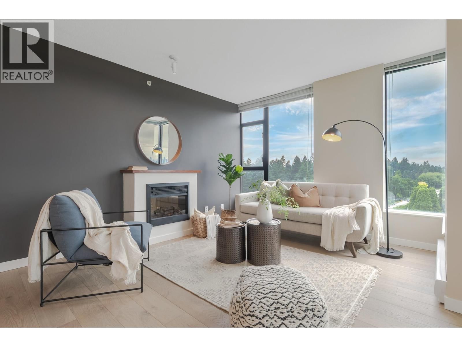 15 ROYAL Avenue, New Westminster, British Columbia V3L 0A9