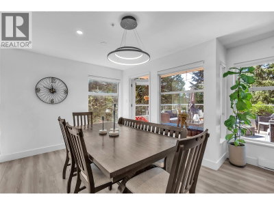 2425 EDGEMONT Boulevard | North Vancouver British Columbia | Slide Image Nineteen