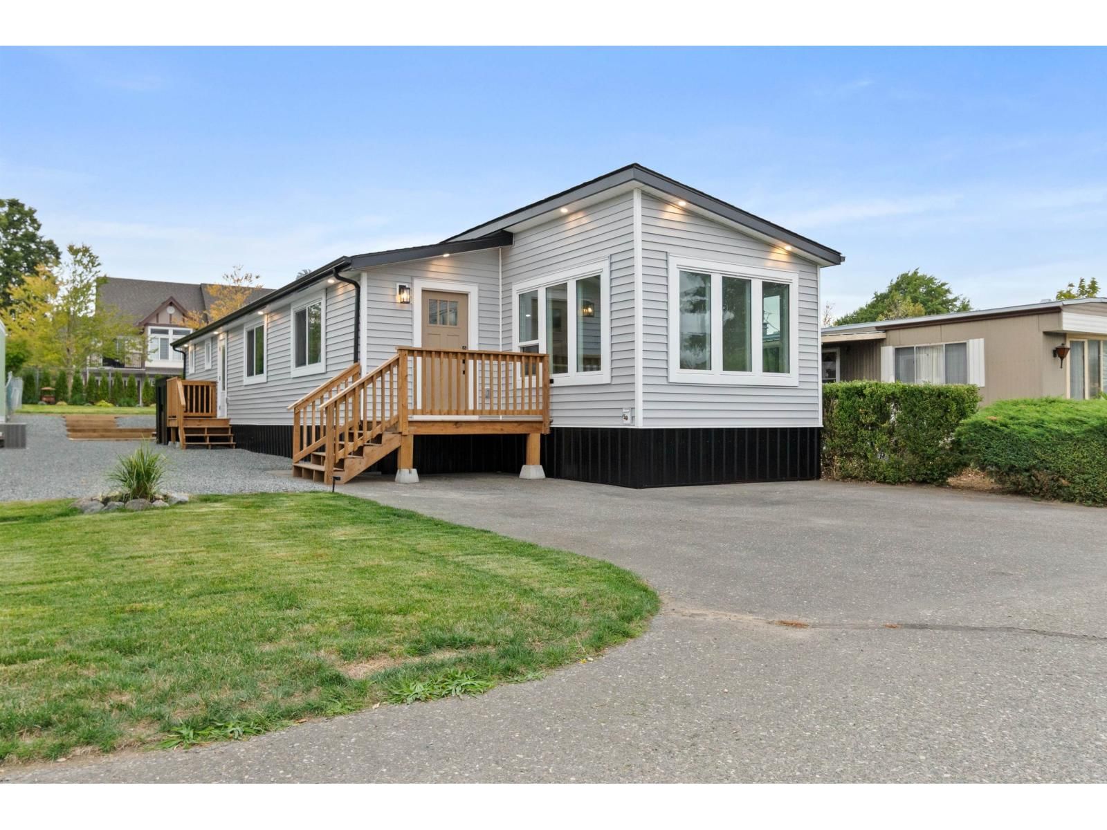 45640 WATSON Road, Chilliwack, British Columbia V2R 3P8