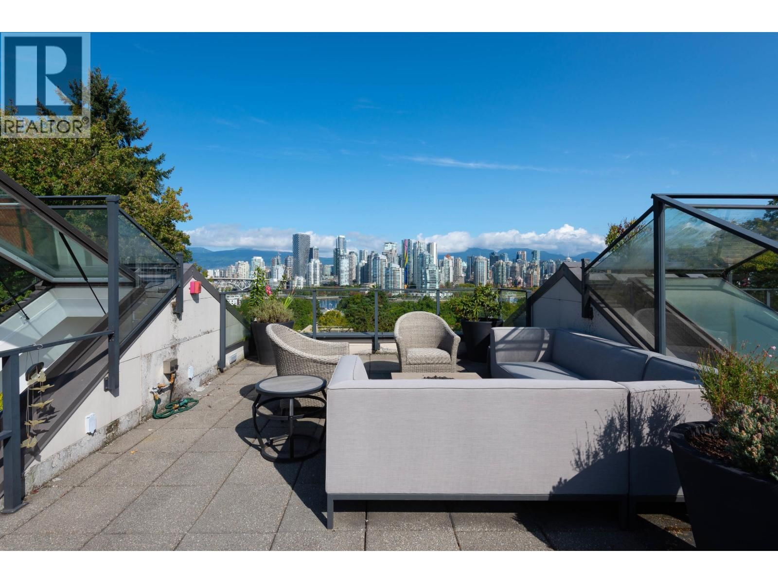 1088 7TH Avenue, Vancouver, British Columbia V6H 0B5