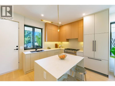 6577 LIME Street | Vancouver British Columbia | Slide Image Nine