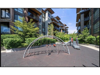 733 3RD Street | North Vancouver British Columbia | Slide Image Forty